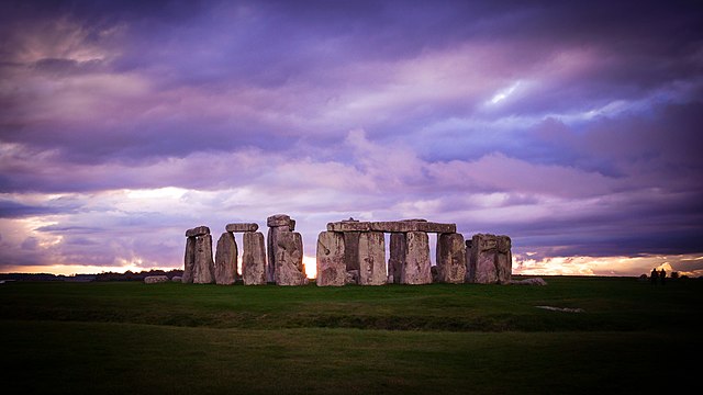 Stonehenge photo by meggiorini via WikiCommons 