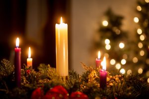 all 5 candles on an Advent wreath
